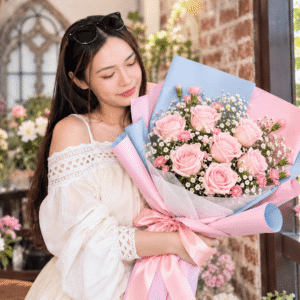 7 pink roses bouqet w model