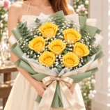 7 Yellow Rose Bouquet with model